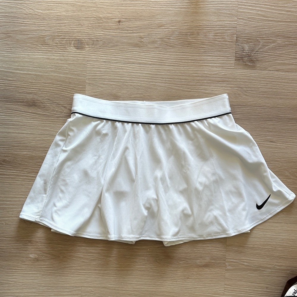 Nike Women's White Tennis Skort